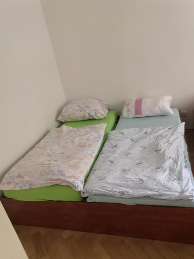 Private Room In Shared Luxurious Palace Like Apartment With 2 Bathrooms Including Whirlpool And Virtual Reality ปราก ภายนอก รูปภาพ