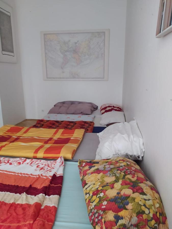 Private Room In Shared Luxurious Palace Like Apartment With 2 Bathrooms Including Whirlpool And Virtual Reality ปราก ภายนอก รูปภาพ